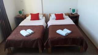 Отель My Hotel Никшич Двухместный номер с 2 отдельными кроватями и ванной комнатой-6